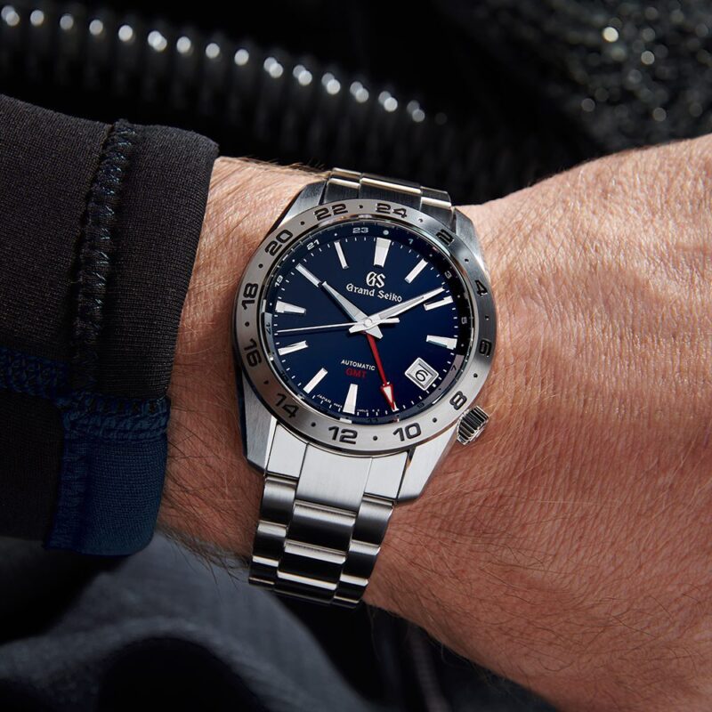 cosc - Recherche de ma nouvelle GMT : Spring drive ou juste COSC ? - Page 2 SBGM245G_Wrist-800x800