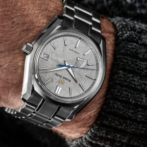 SBGA413G_Wrist.jpg