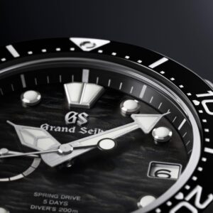 SLGA015_hand_Grand-Seiko-Ushio-Tide-Spring-Drive-Divers-9970.jpg