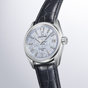 SLGB001_Grand Seiko Ice Forest _drama_CROP
